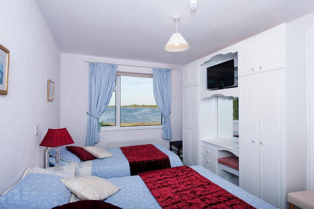 The Waterfront House Country Home Утерард Номер фото