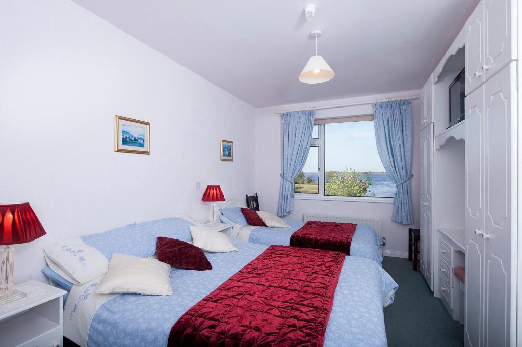 The Waterfront House Country Home Утерард Номер фото